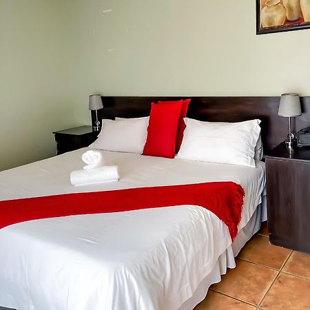 Oasis Of Life Guest House 윗뱅크 외부 사진